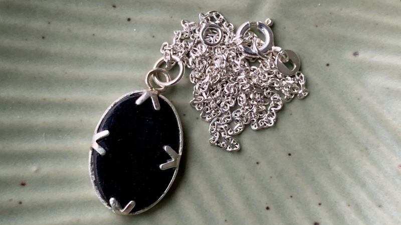 Ebéniste recycleuse passeuse d'histoire